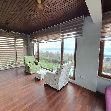 Uzunkum Villa
